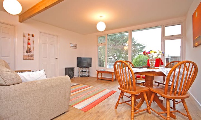 Mount Hawke Cabin | Chalet, North Coast Cornwall (newly renovated)