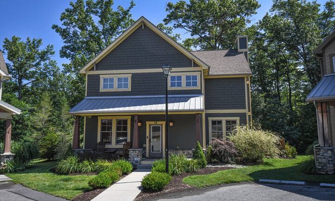 Thayerville House | Trailside Tranquility