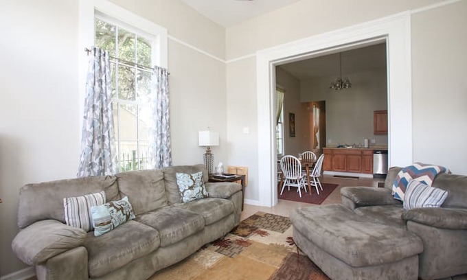 Saint Thomas Development Apartment | Lower Garden District Apartment