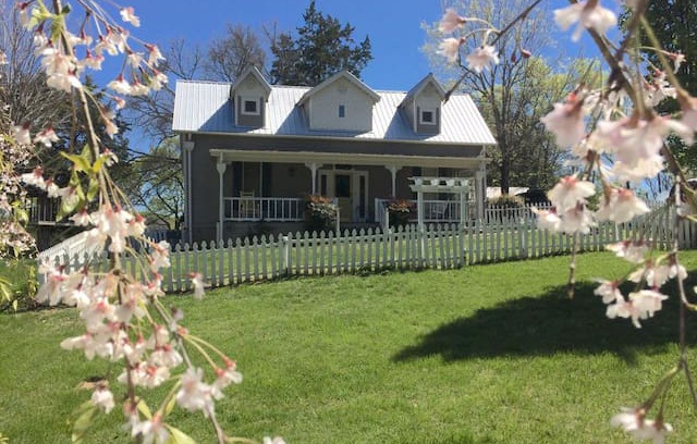 Leipers Fork House | 1890s Farmhouse in Historic Village Leipers Fork