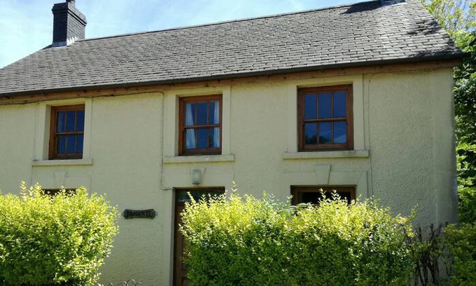 Felinfach House | Welsh rural village cottage