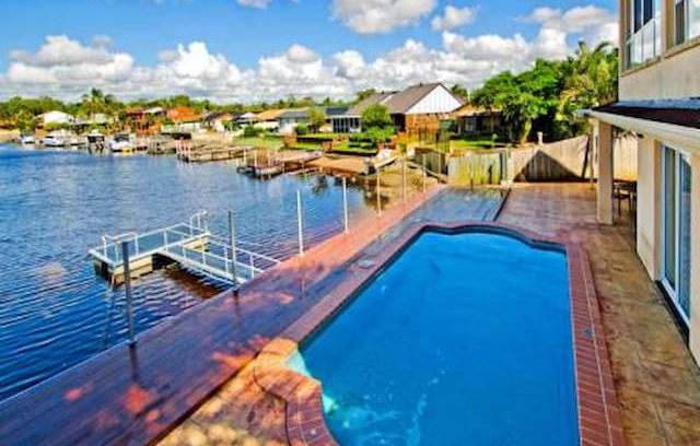 Hollywell Villa | Magnificent Waterfront Holiday Let
