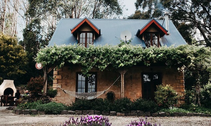 Apollo Bay Cabin | HIDEAWAY COTTAGE |Romantic getaway |Otway Views|Pizza Oven|