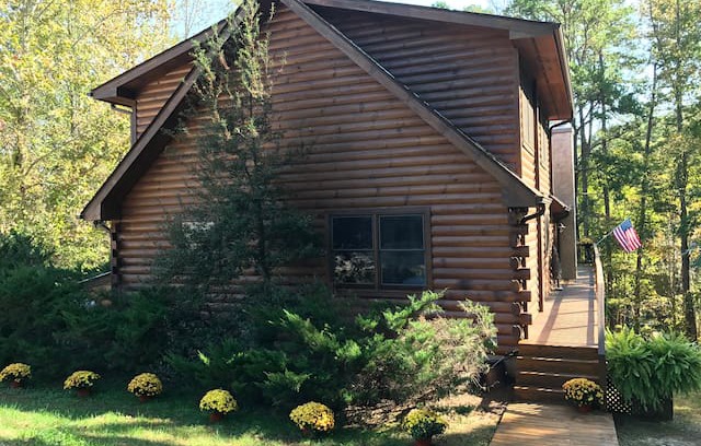Clarksville Cabin | Stillwater's Cabin - WATERFRONT LOG HOME! HOT TUB!