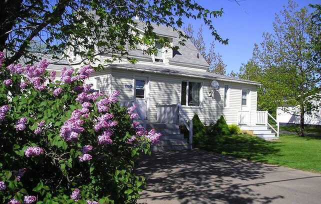 Sainte-Anne-de-Kent Apartment | The lilac B&B, small village experience.