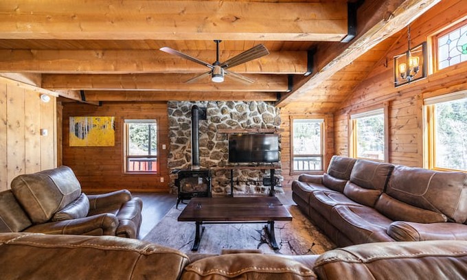 Idaho Springs House | Gorgeous Still Water Mountain Retreat