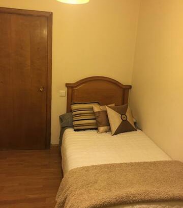 El Ensanche Zona Nuova Apartment | Habitación en centro de santiago económico limpio