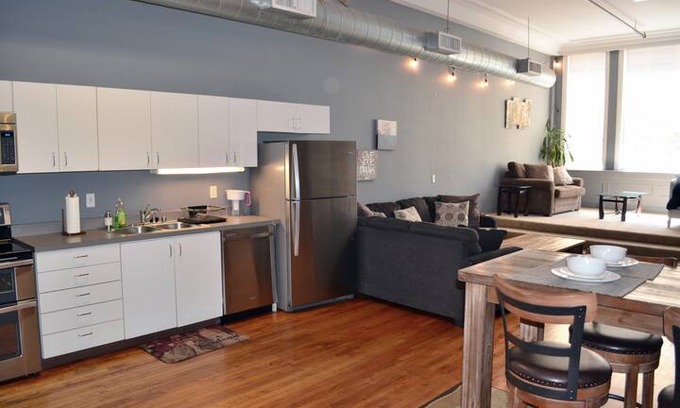 Gaslamp Quarter Apartment | Stunning Loft in Gaslamp District