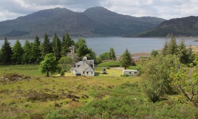 Glenelg House | A traditional Highland home near Skye welcomes you