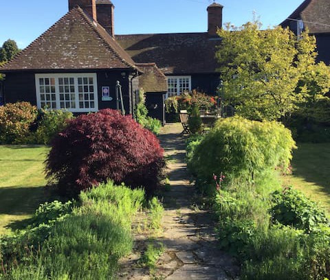 Rolvenden Bed & Breakfast | Maytham Cottage B&B
