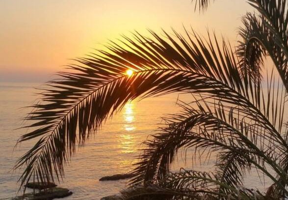 Mounsef Apartment | sunset view chalet on the beach in helweh /Byblos