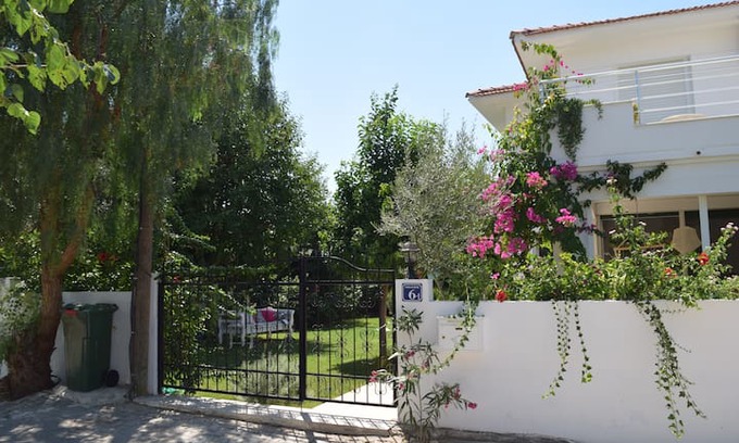 Alacati House | Lovely family SUMMER HOUSE with garden near beach