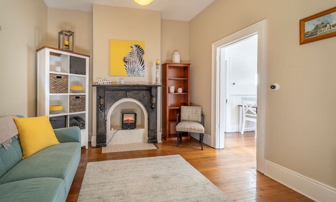 South Launceston Cabin | Quiet cottage, close to hospital and cafes
