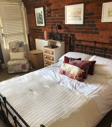 Hastings House | The Old Forge. Beautifully quiet, quaint cottage.