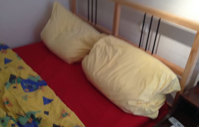 Wuerselen House | Gemütliches, helles Mansardenzimmer
