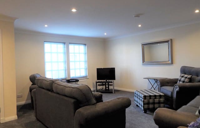 Leven House | Sahara Park - PET FRIENDLY