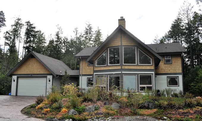 Tofino House | Tidal View