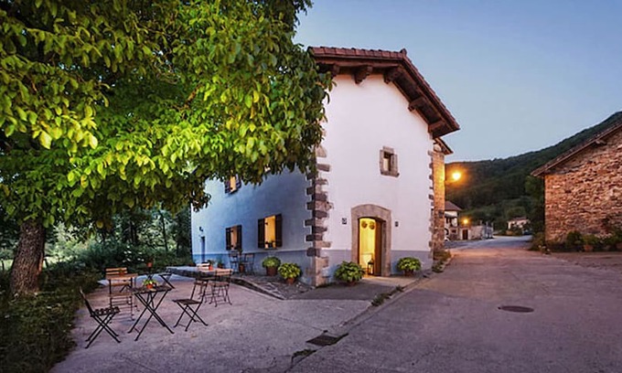 Esnoz Bed & Breakfast | EKOLANDA. CASA RURAL CON ENCANTO 1. MENDI