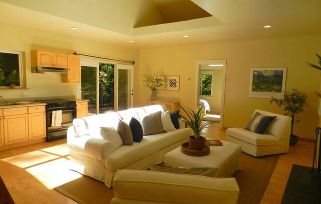 Lagunitas Cabin | Creekside redwood retreat