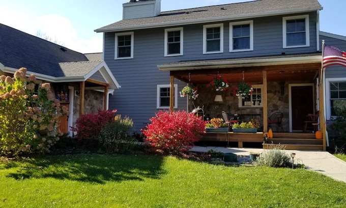 Feura Bush Apartment | Inn at Deer Meadow: A Cozy, Albany Area B&B
