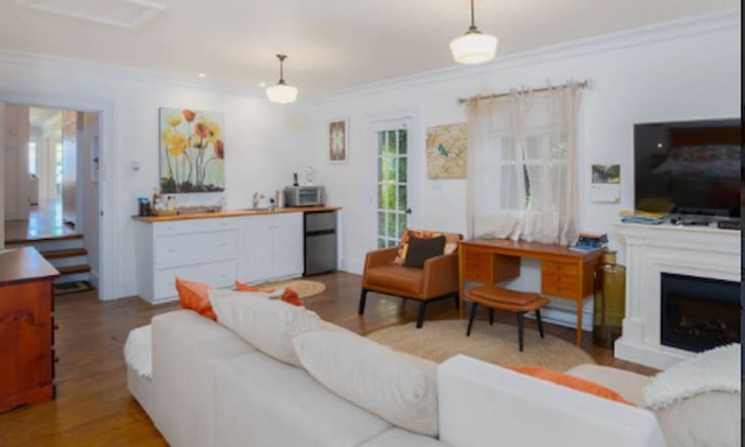 Gibsons House | "The Lucky Dog" Garden Studio