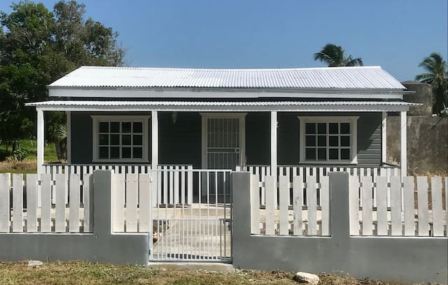 Corozal House | Modern 1 bedroom home near the Caribbean Sea.