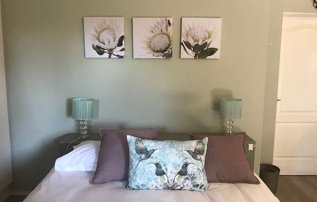 Lichtenburg House | Blossoms of May: Studio apartment / family room