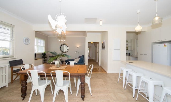 Armidale City Centre House | Yellow Door - city centre hideaway