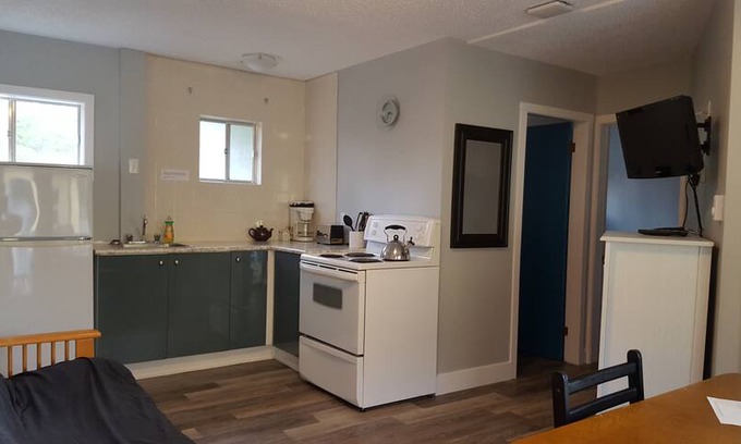 Okanagan-Similkameen House | 2 Bedroom Suite in Vacation Rental Property 30
