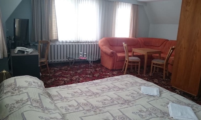 Hermsdorf-Erzgebirge Bed & Breakfast | Hotel Wettin