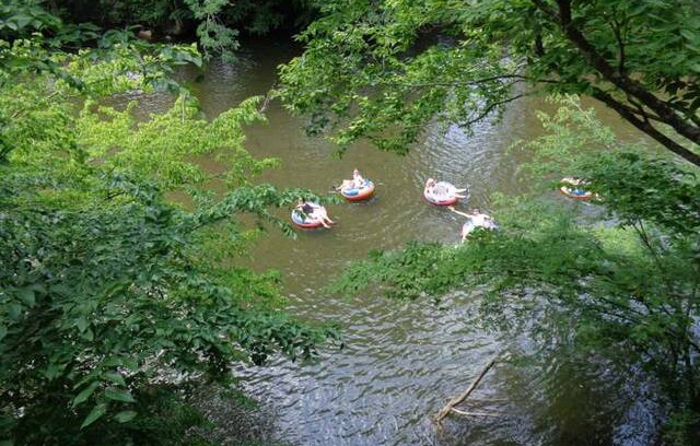 Sevierville Cabin | Always Gone Fishing*Rivers Edge*WIFI* Hot Tub*