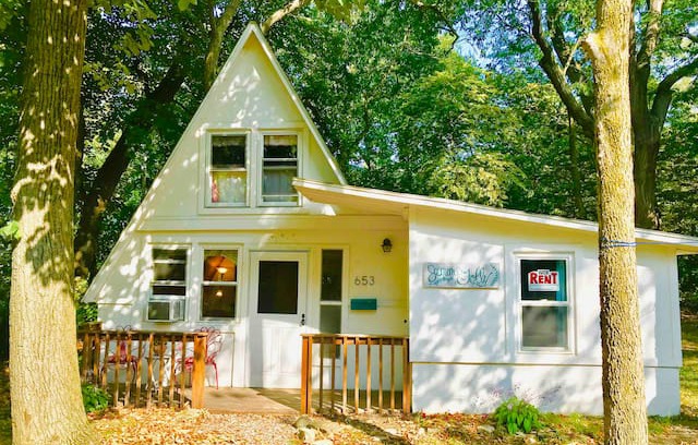 Lakeside Cabin | Jasmine Folly - Cozy, Unique Cottage in Lakeside