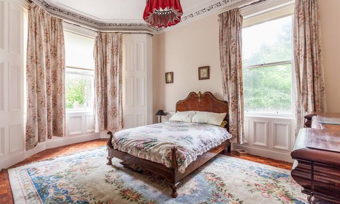 Queens Quarter House | Art Deco- Queen's University-A Rose Room