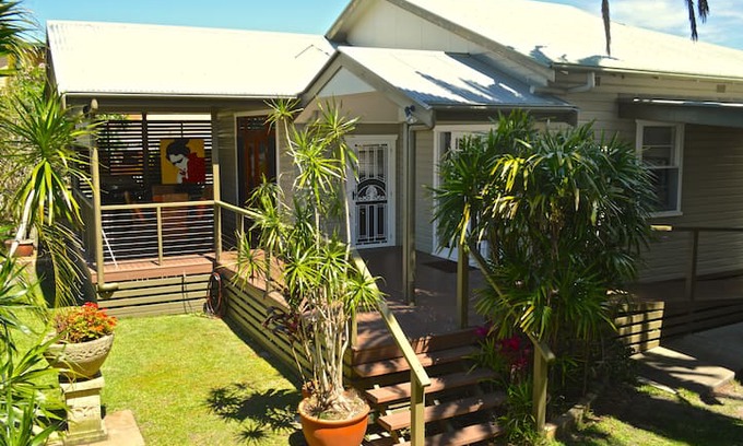 Ballina House | Ballina Holiday Cottages / Macnicol Cottage