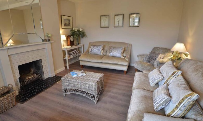 Dunbar Cabin | Kate’s Cottages, Bracken Lodge