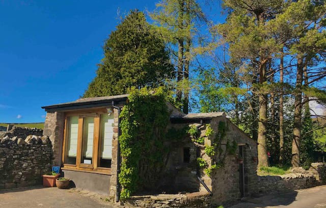 Kirkby Stephen Other | Brackenber Byre cosy cabin & garden in the Dales