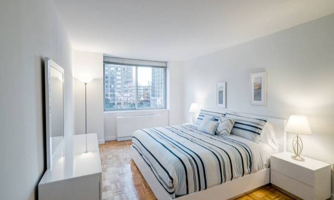 Lincoln Square Apartment | 2 Beds 1 Bath UPPER WEST SIDE/ LINCOLN CENTER