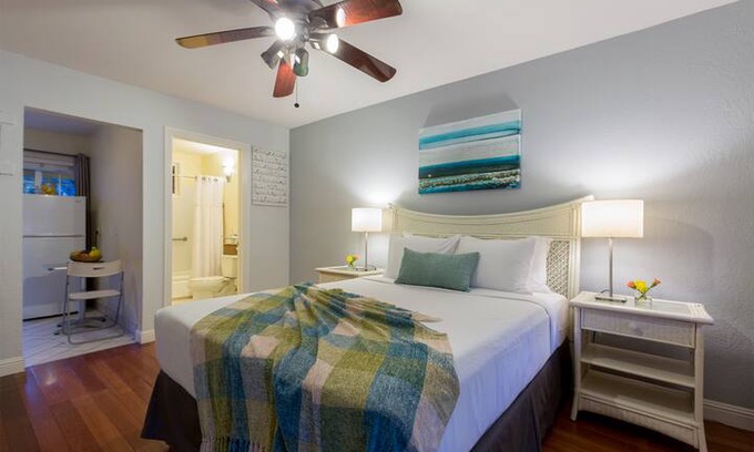 Upper Lake Hotel | Queen Kitchenette - The Lodge At Blue Lakes