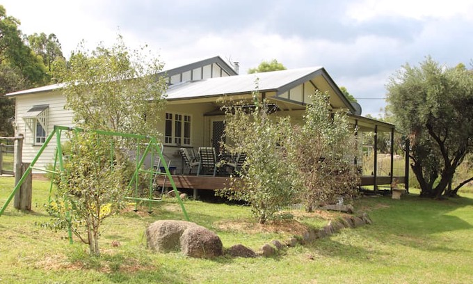 Glen Aplin Cabin | Stanthorpe - Silverbirch Hill Cottage