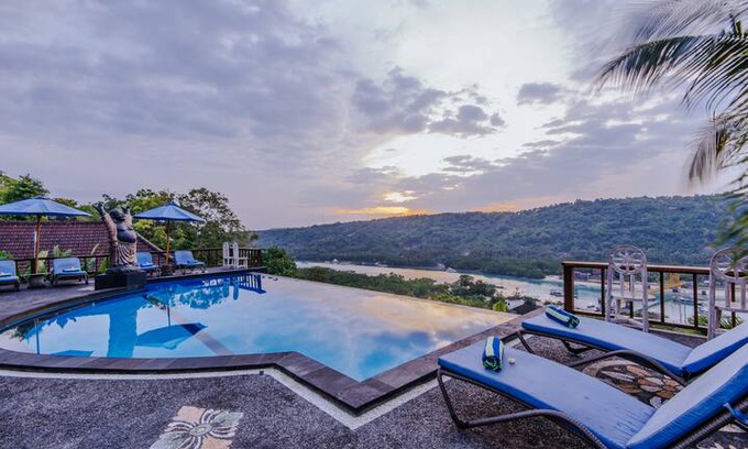 Mushroom Bay Cabin | "Bukit Ancak lembongan Villa" sunrise view