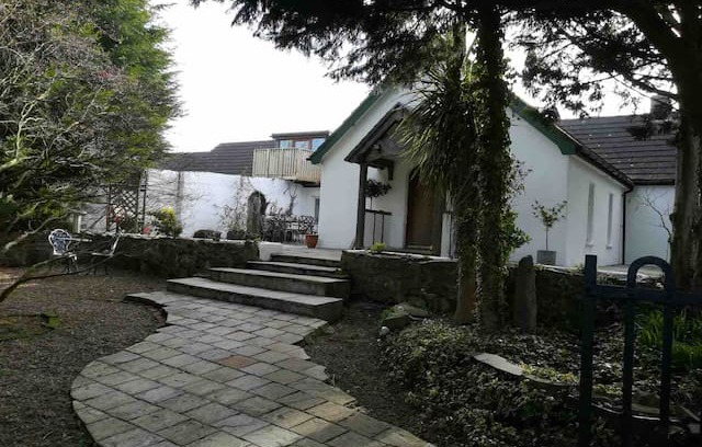 Donaghadee Villa | Ballyvester Farm House Cottage (near beach)