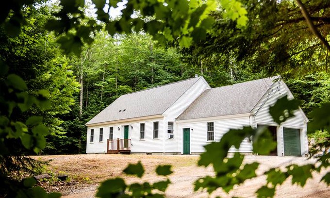 Birch Hill House | White Mountain Getaway - Pet Friendly!