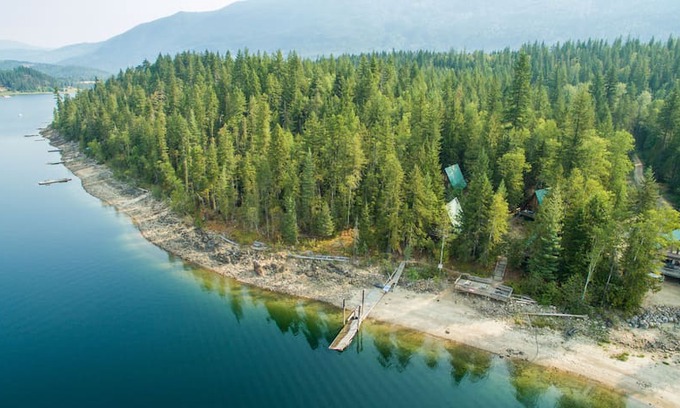 Seymour Arm Cabin | Sunny Waters Lakefront Cabin #1 Shuswap