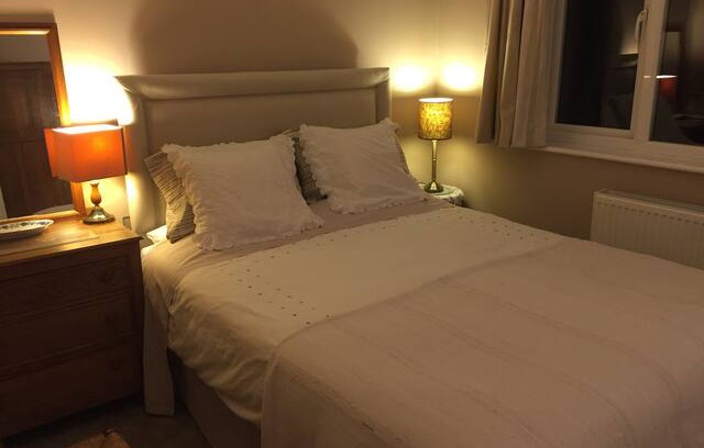 Henley House | Double room B&B, free parking, 15min walk to river