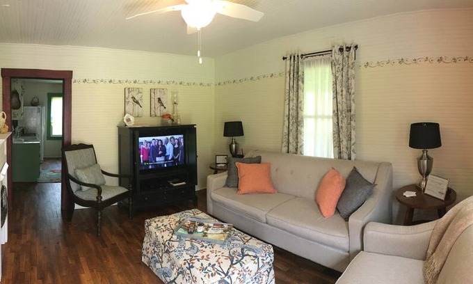 Meadows Of Dan Cabin | Rachel's Hideaway by Buffalo Mountain Getaway