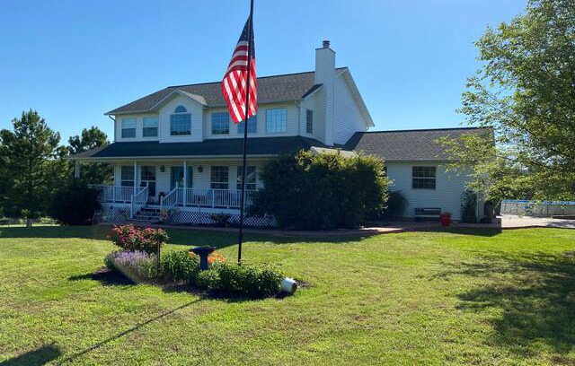 Silver Creek House | Beautiful 2 BED apartment sleeps up to 6 guests!