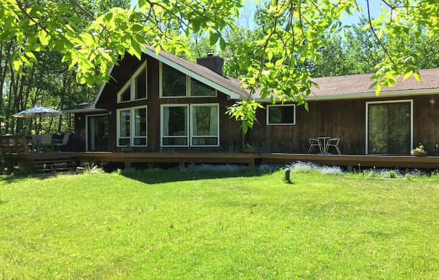 Victoria Beach Cabin | YEAR ROUND Cedar Cabin near Victoria Beach