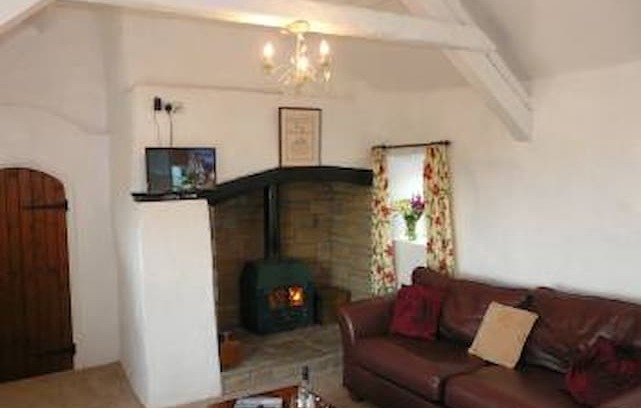 Cylch-Y-Garn Cabin | Rhos Y Pant Near Cemaes Bay sleeps 8