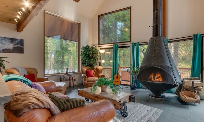 Tahoe Woods Villa | Watson’s Chalet: Spa, bocce court, outdoor kitchen
