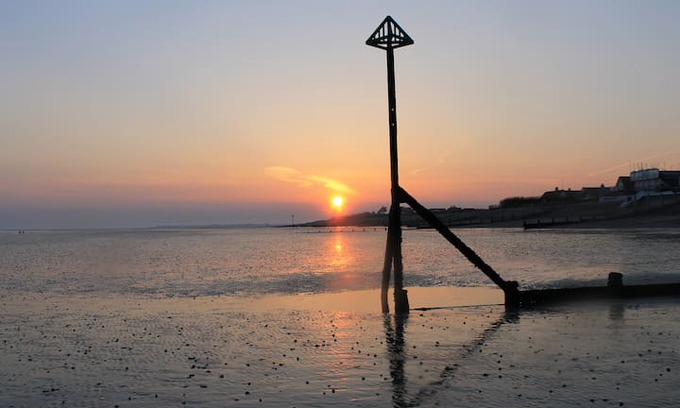 East Wittering House | Bright and cosy, a 'Stonesthrow' from the beach!